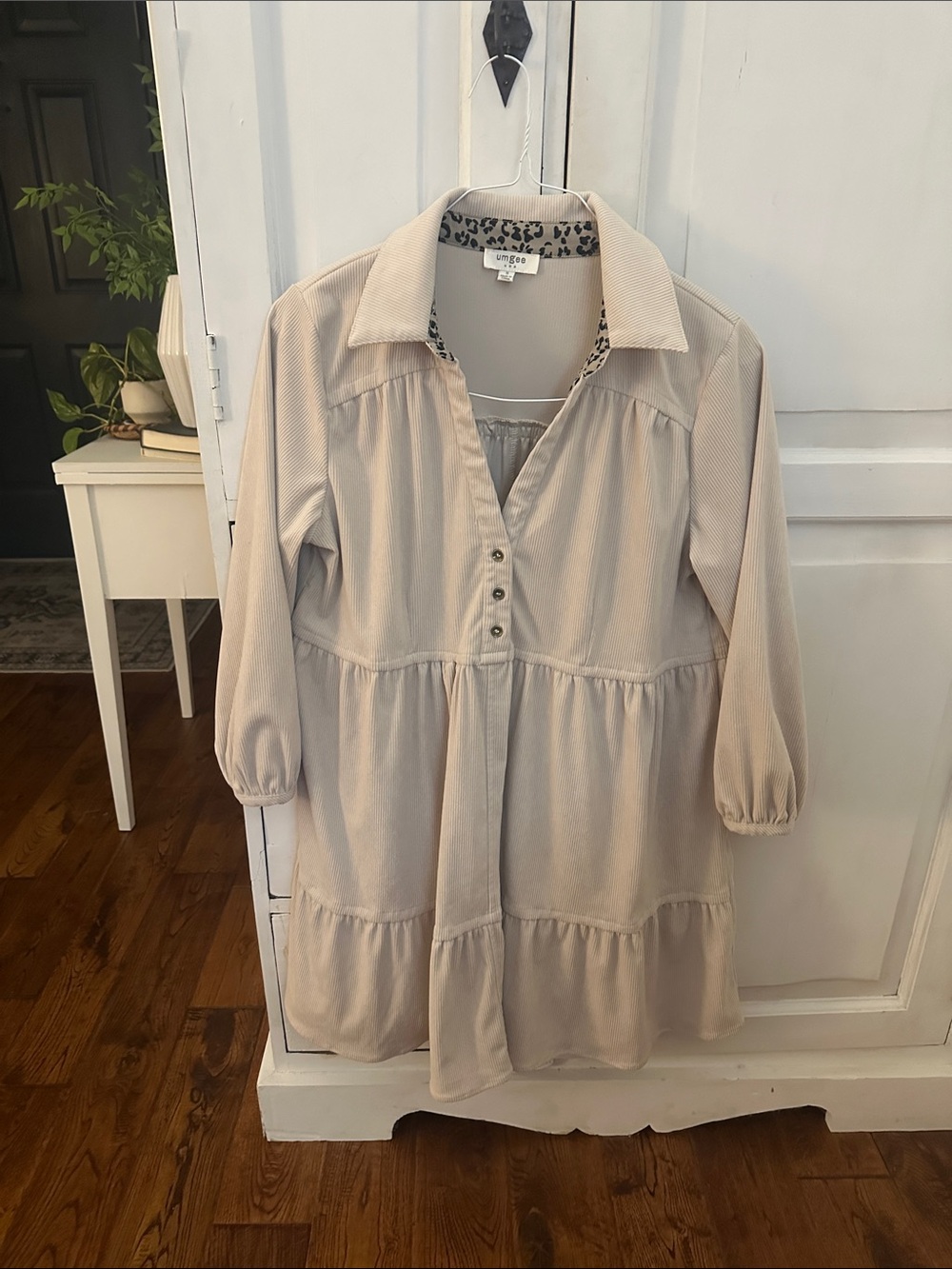 Umgee Light Beige Tiered Button-Front corduroy Women's Dress size small.